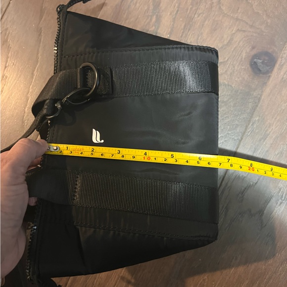 Fabletics Crossbody Bag - Picture 10 of 12